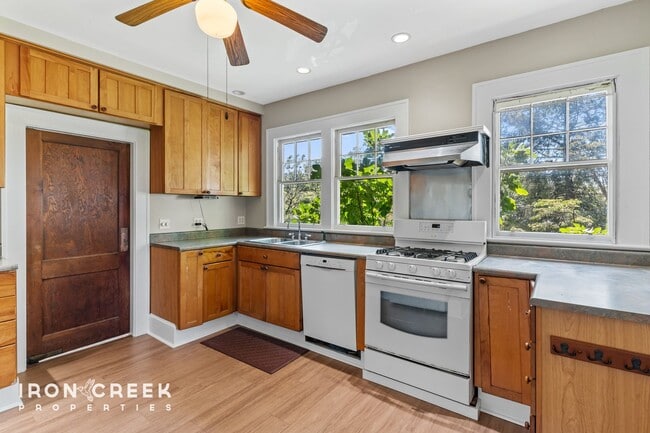Building Photo - Charming Craftsman Home with Modern Conven...