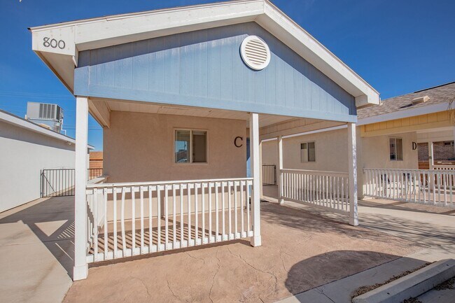 Building Photo - 800 Sherwood Dr