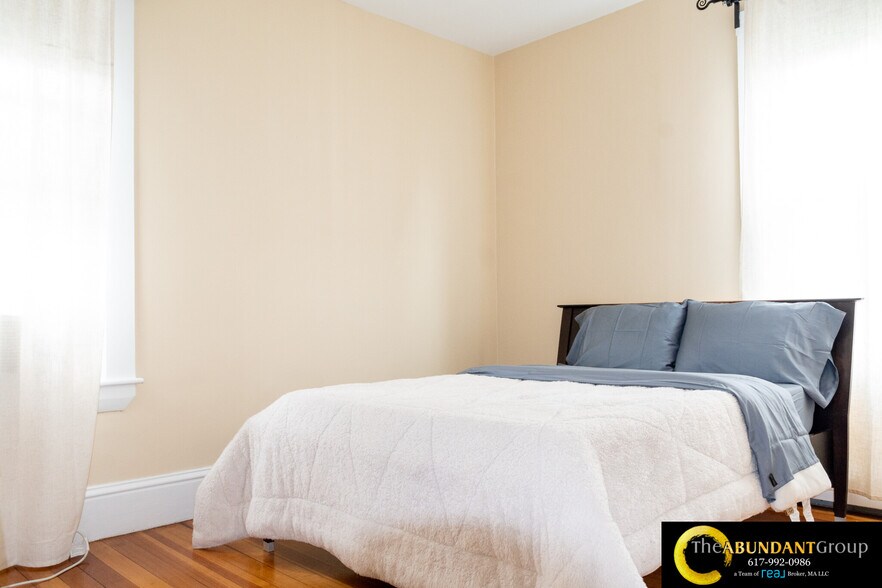 Building Photo - 133 Otis St