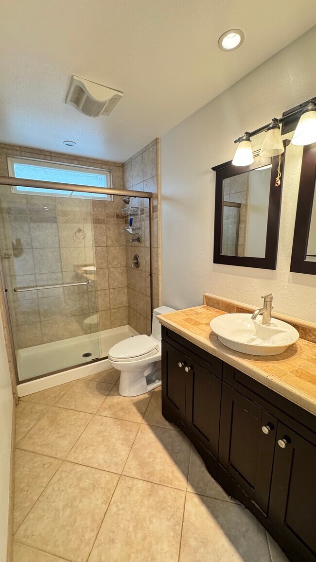 Building Photo - 1134 Manzanita Dr