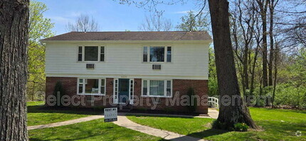 Building Photo - 3839 Sleepy Hollow Ln