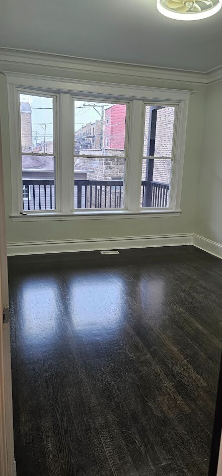 Building Photo - 3BR with Central Air & Laundry – Steps fro...