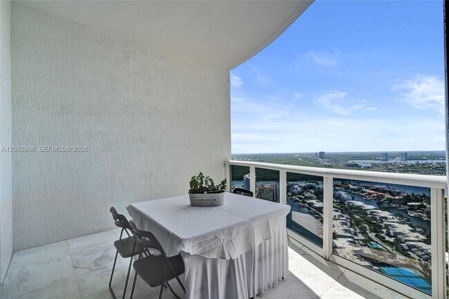 Building Photo - 16001 Collins Ave