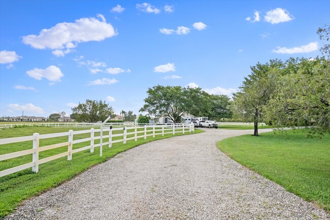 Building Photo - 15416 Sunnyland Ln