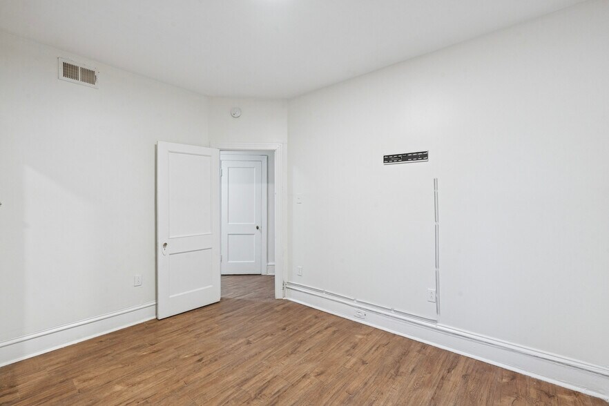 Building Photo - 6020 Catharine St