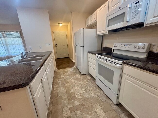 Building Photo - Cozy Rental Waiting For You!!