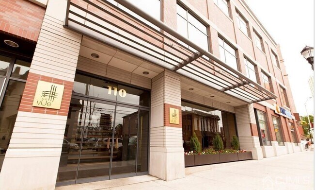 Building Photo - 110 Somerset St Unit 2109