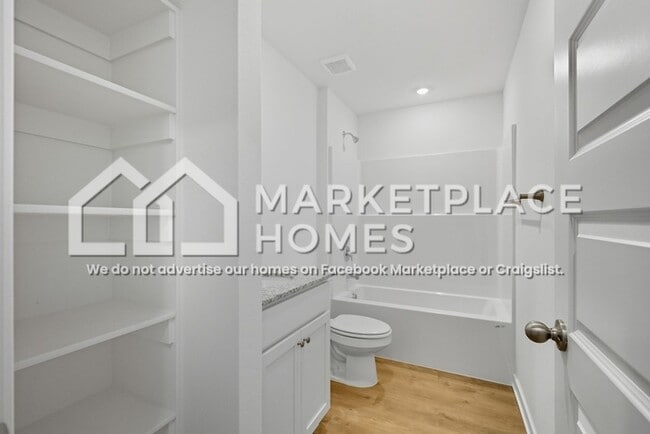 Building Photo - 3040 Laredo Ln