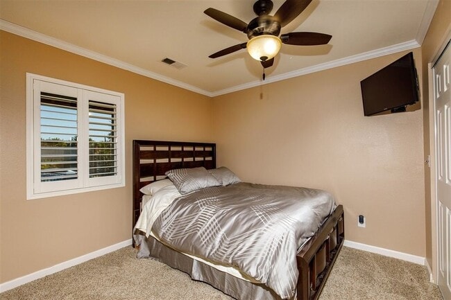 Building Photo - 395 Deep Dell Rd