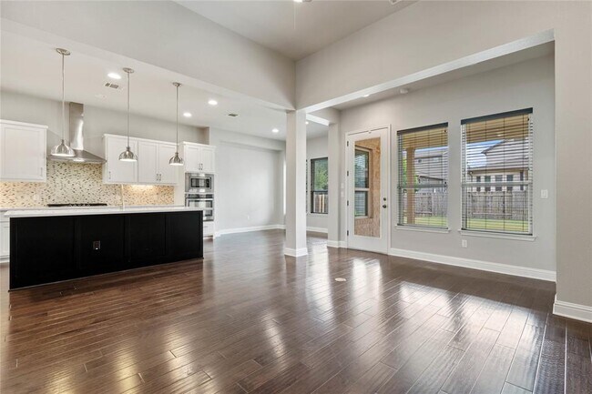 Building Photo - 5009 Mandevilla Dr