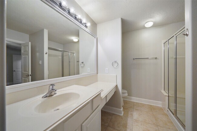 Building Photo - 6 Valewood Pl