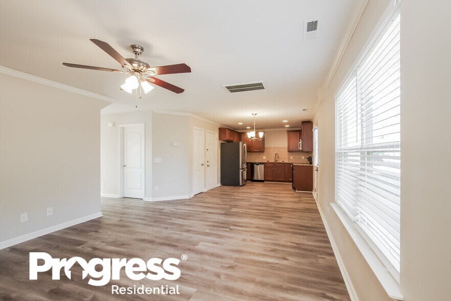 Building Photo - 740 Willow Creek Dr