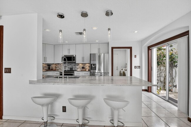 Building Photo - 6362 Brava Way