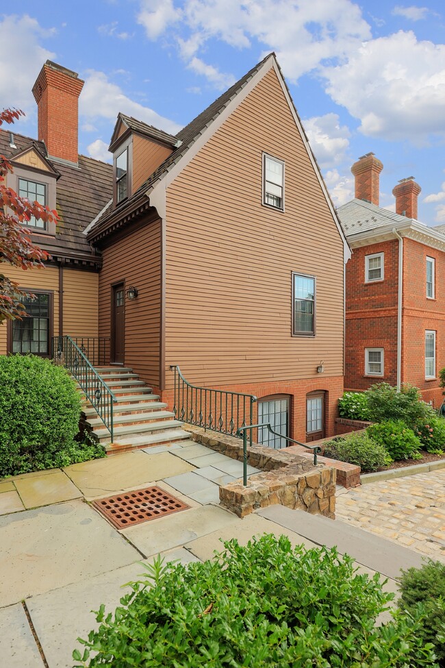 Building Photo - 39 Murray Hill Square