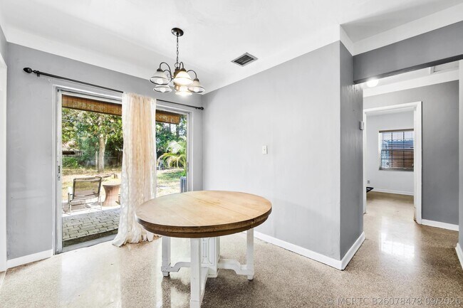 Building Photo - 1532 NW 7th Ave