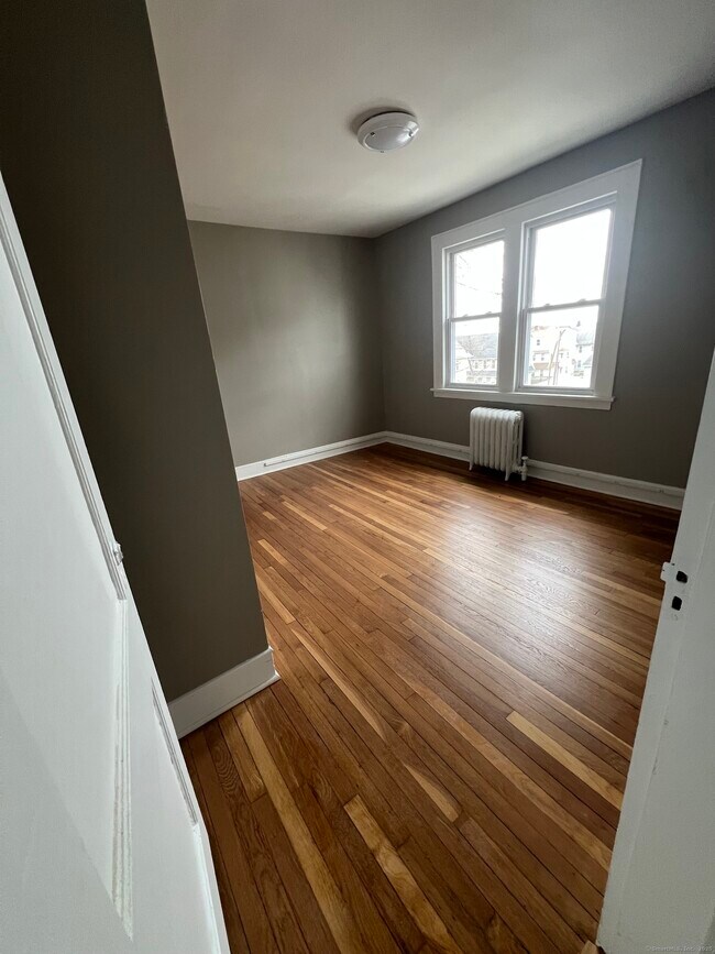 Building Photo - 389 Hawley Ave