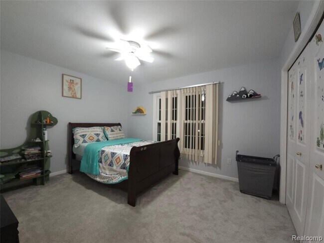 Building Photo - 45520 Morningside Dr