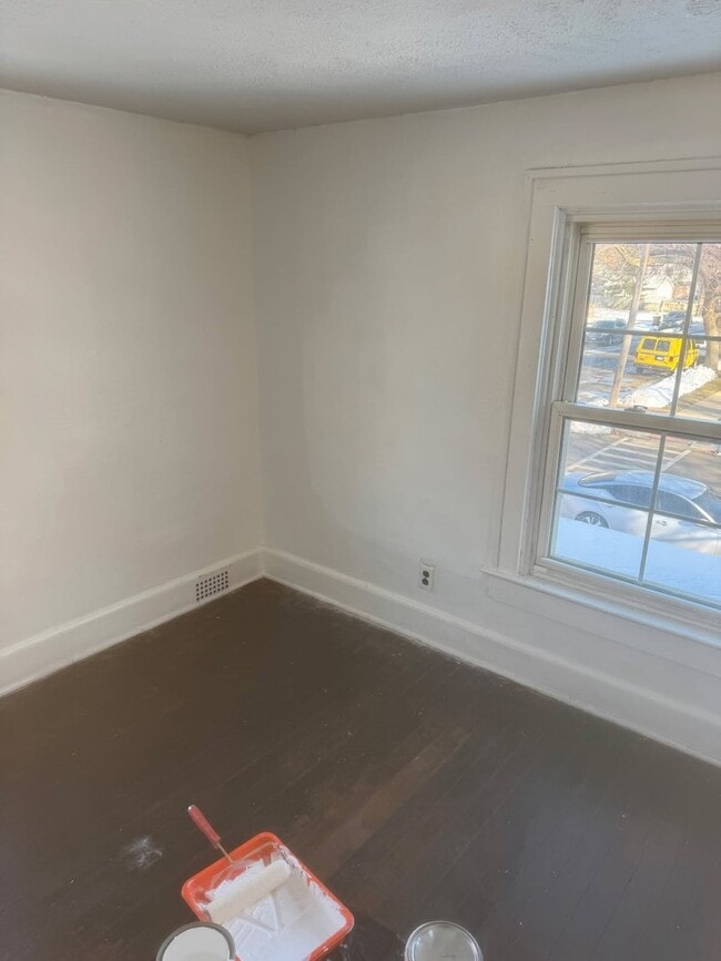 Building Photo - 528 N Horsman St