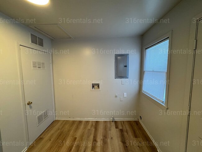 Building Photo - 2437 N Estelle Ave