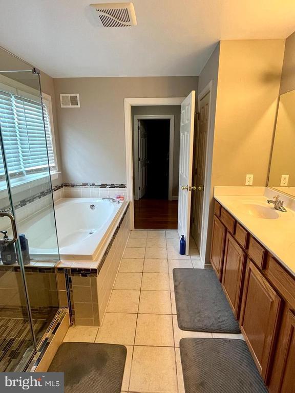 Building Photo - 204 Windham Dr