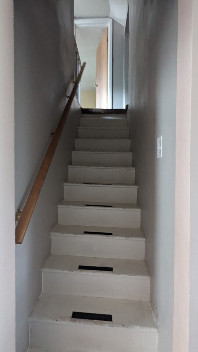 Building Photo - 1007 Della Ave