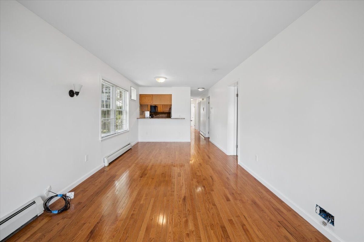 Building Photo - 727 Warburton Ave