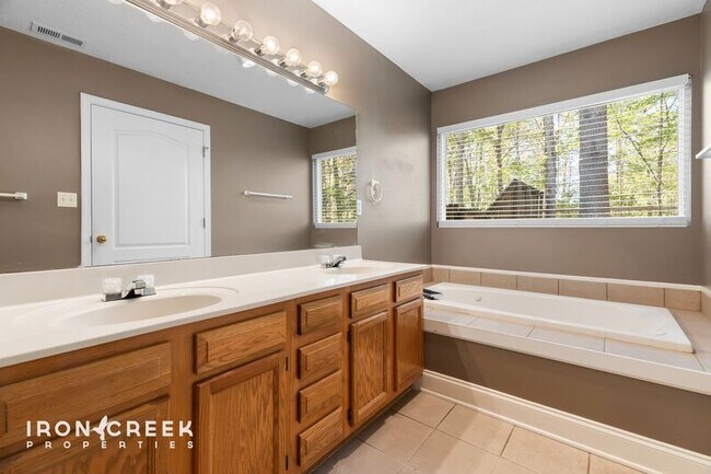 Building Photo - 49 Azalea Dr