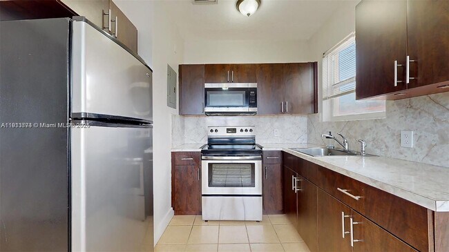 Building Photo - 200 SW 19th Ave