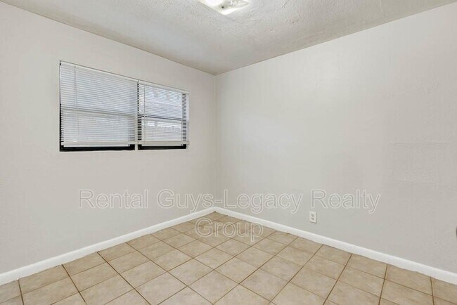 Building Photo - 1738 Wright Ave