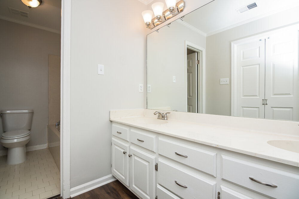 Building Photo - 8159 Creekside Cir N