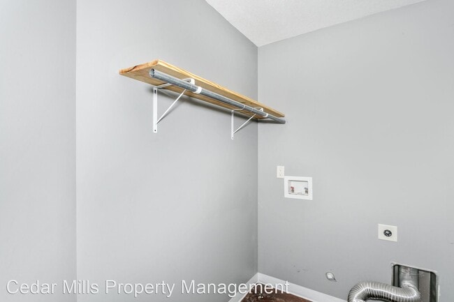 Building Photo - 3 br, 1 bath House - 1042 S Vassar St