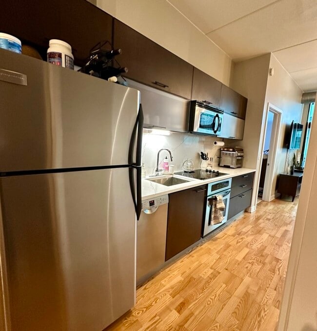 Building Photo - 660 W Wayman St