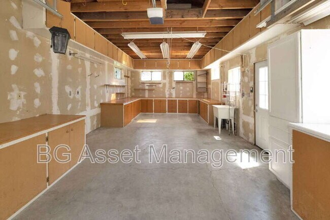 Building Photo - 2359 Prune St
