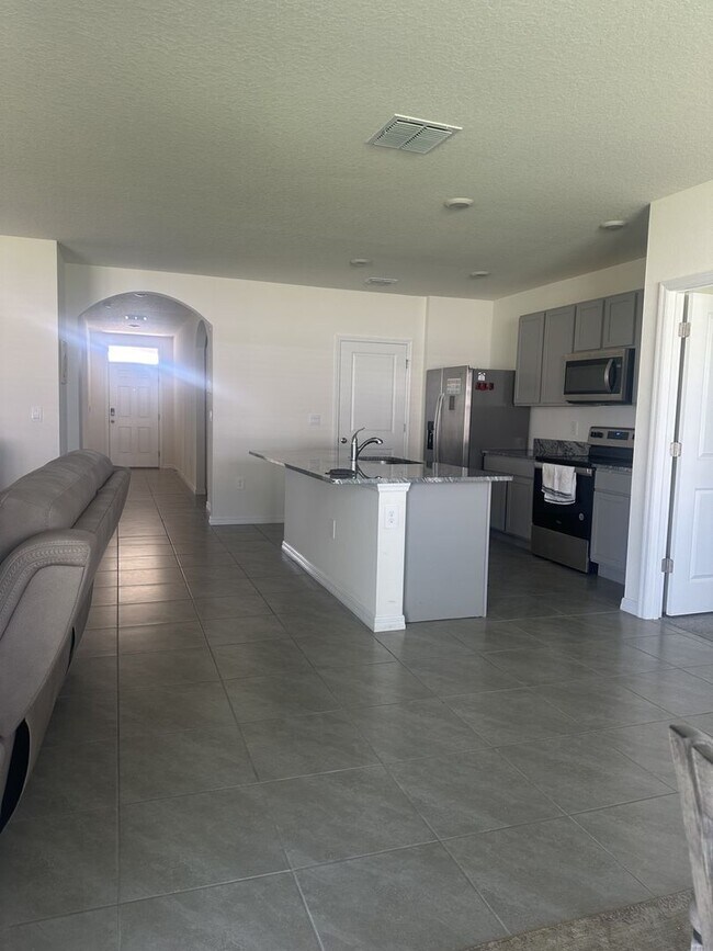 Building Photo - Gorgeous 3-Bedroom, 2-Bathroom Townhouse in Bradenton