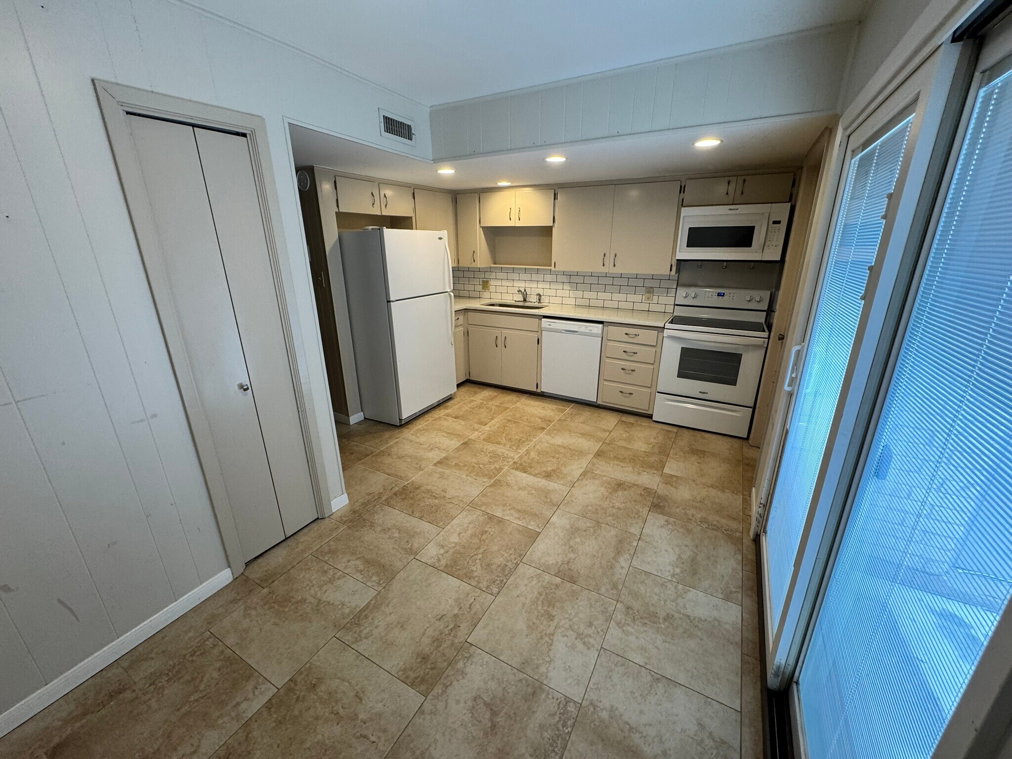Building Photo - 3214 Crosscreek Dr
