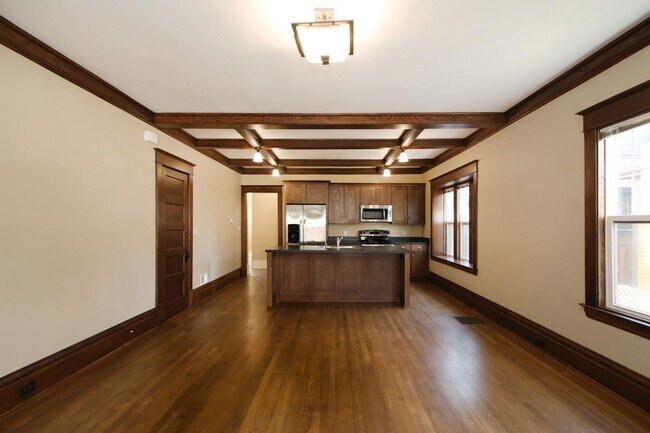 Building Photo - 360 Richard Terrace SE