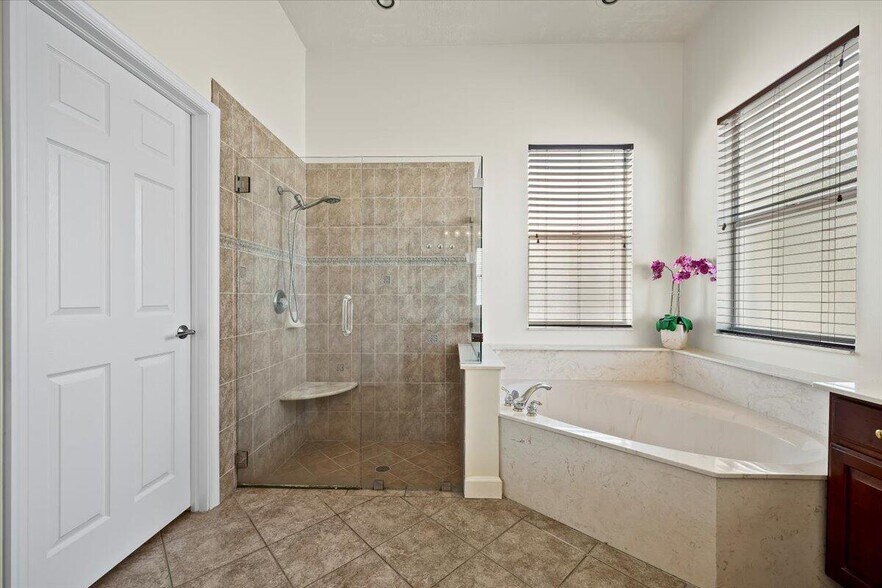 Building Photo - 8203 Calterra Dr