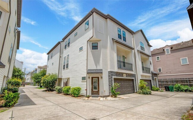 Primary Photo - 950 W 24th St