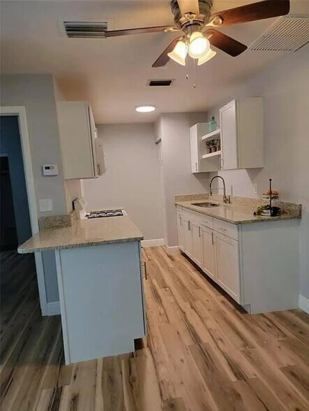 Building Photo - 1103 Cypress Gardens Blvd