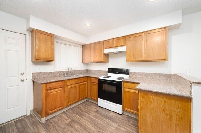 Building Photo - 2 bedroom unit close to downtown Gresham!!