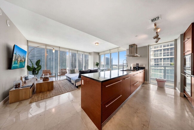 Building Photo - 485 Brickell Ave