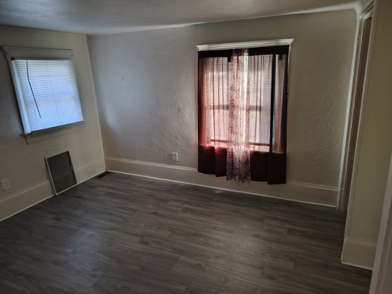 Building Photo - 1814 E Ganson St