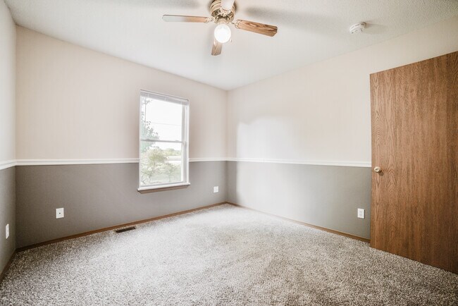 Building Photo - 1801 Ridge Rd
