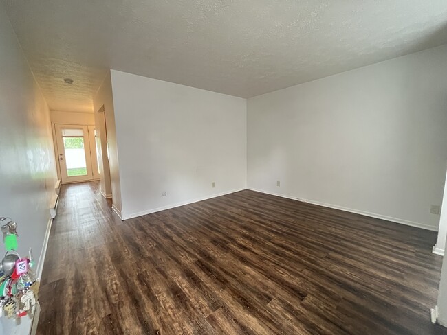 Building Photo - 107 Forest Ln