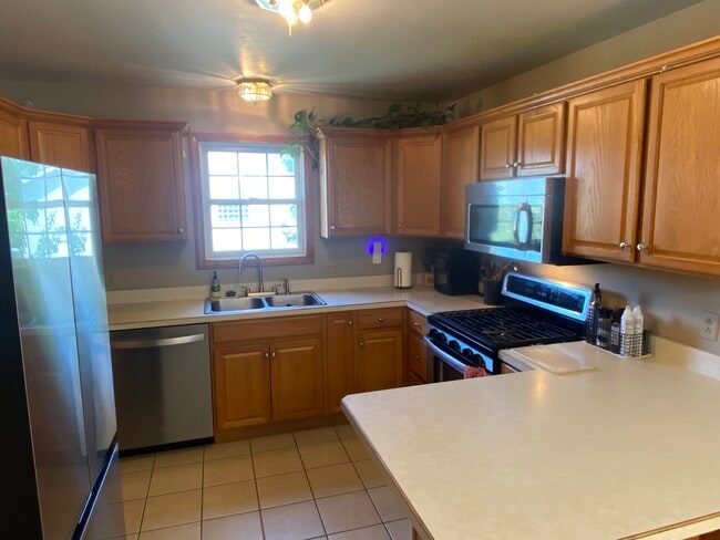 Building Photo - 6059 Estate Dr