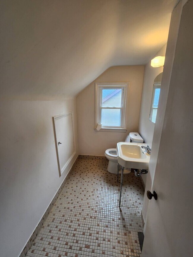 Building Photo - Move-In Special: Save $300 on This Charmin...