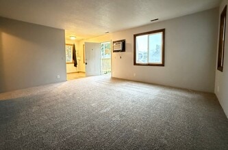 Building Photo - 133 Benton St