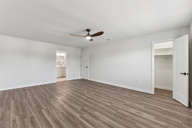 Building Photo - 2011 Malvern Hill Dr