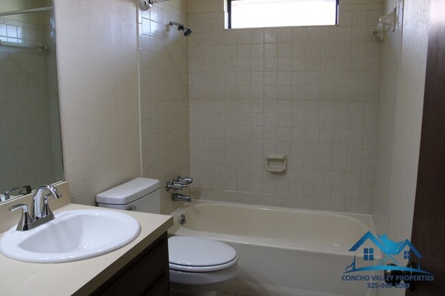 Building Photo - For Rent - 3 Bed/ 2 Bath in Capitol Heights