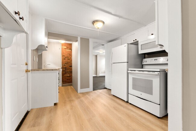 Building Photo - 335 Cabot St